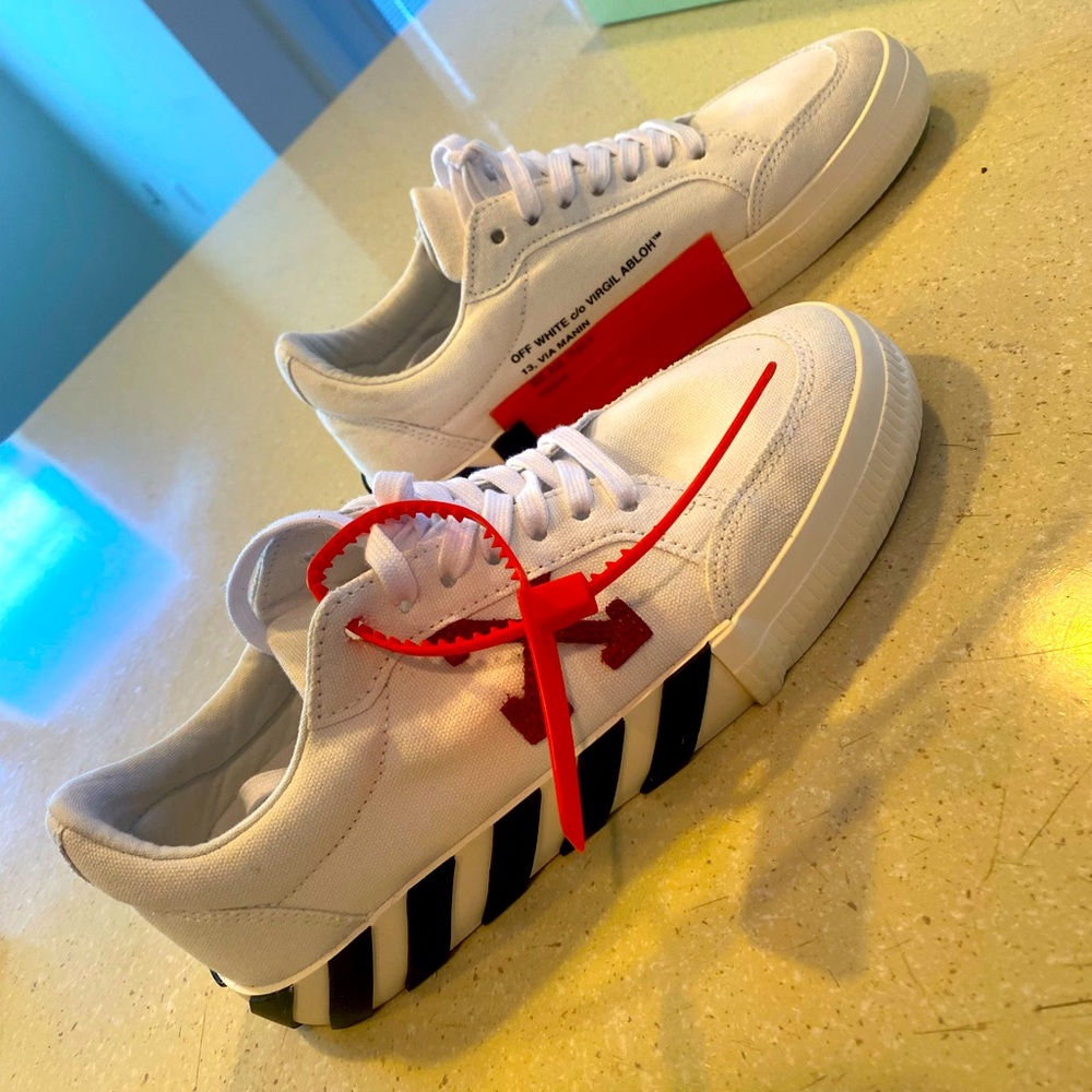 OFF-WHITE Vulc Low
White ( Women's) Size 9